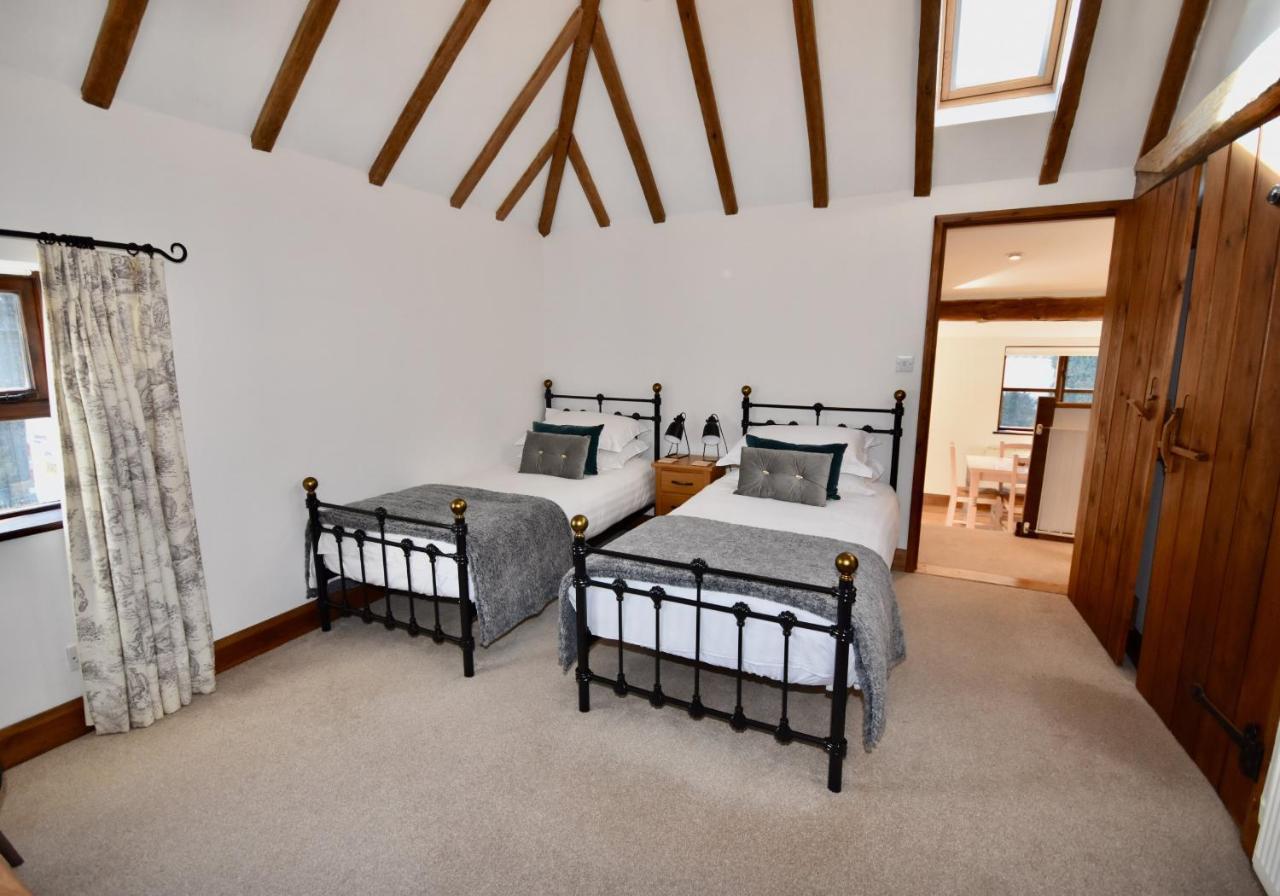 The Cote Is A Stunning Rural Barn Beach 3 Miles Ryde  Exterior foto