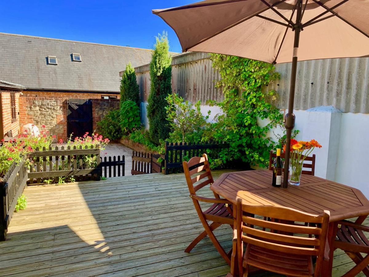 The Cote Is A Stunning Rural Barn Beach 3 Miles Ryde  Exterior foto