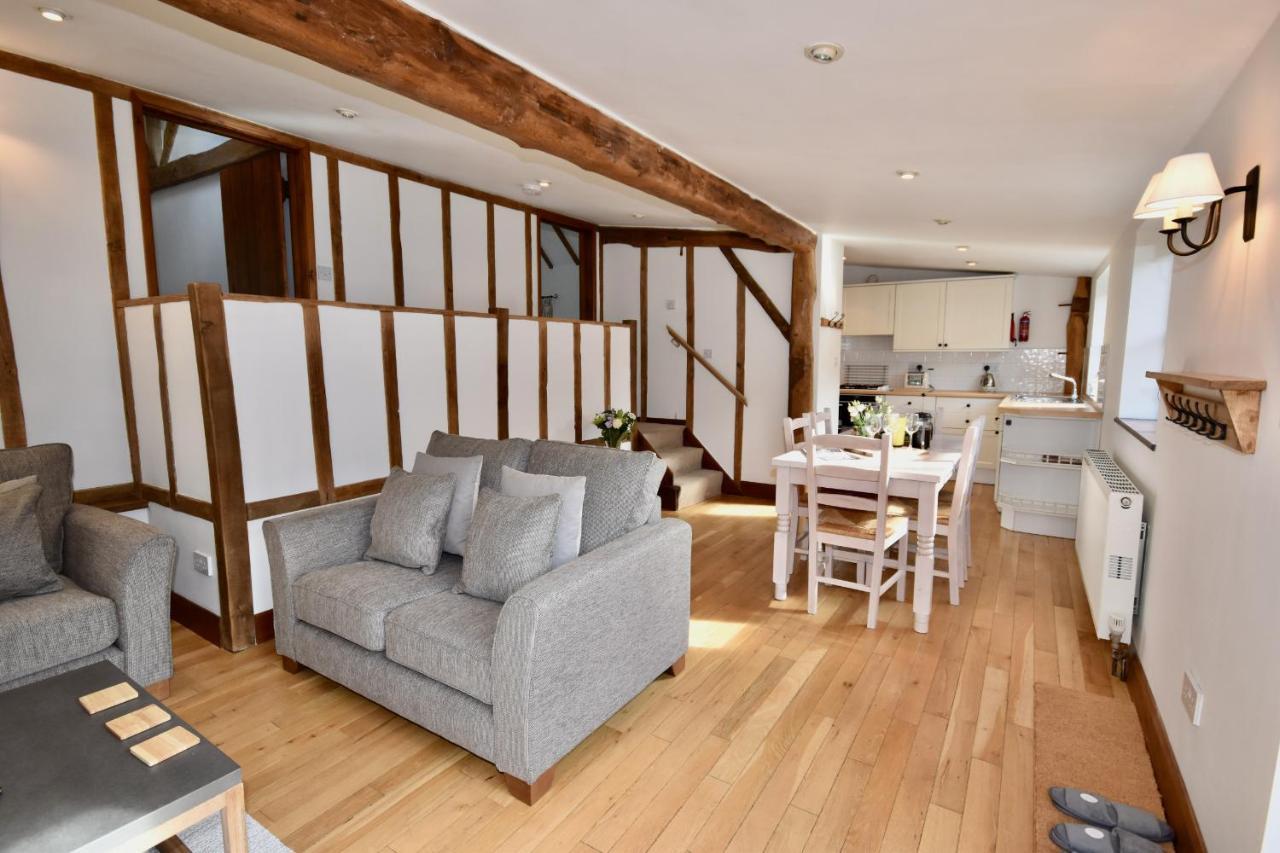 The Cote Is A Stunning Rural Barn Beach 3 Miles Ryde  Exterior foto