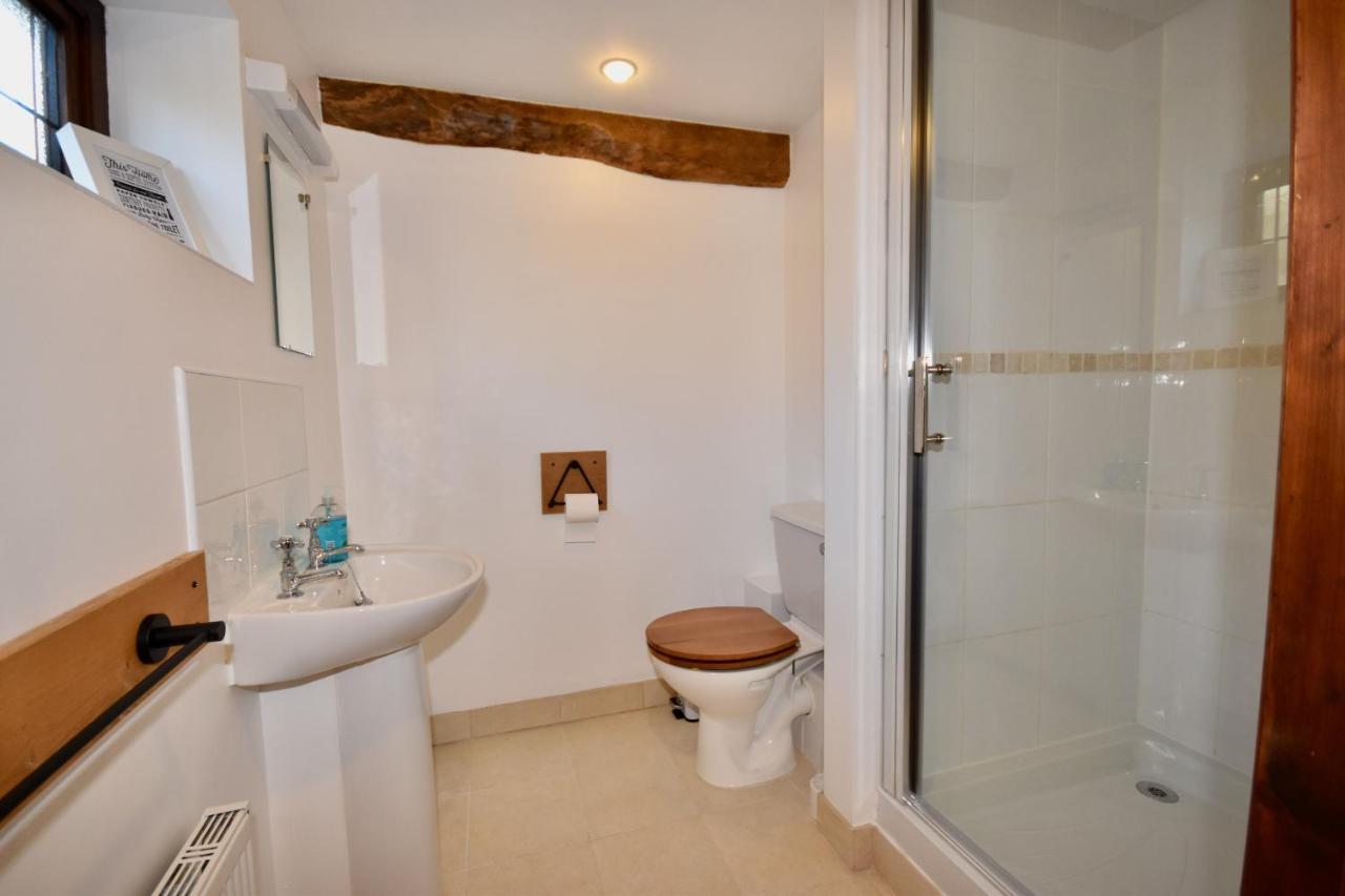 The Cote Is A Stunning Rural Barn Beach 3 Miles Ryde  Exterior foto