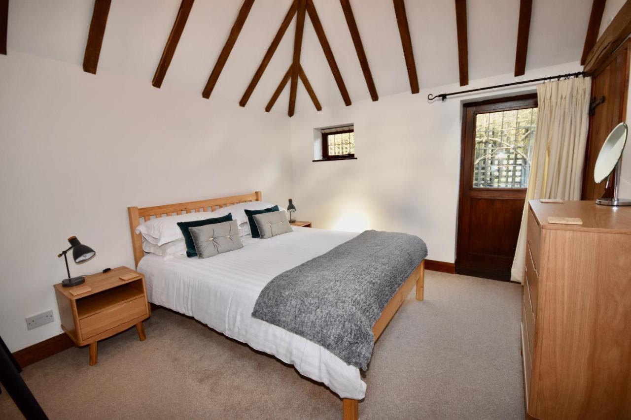 The Cote Is A Stunning Rural Barn Beach 3 Miles Ryde  Exterior foto