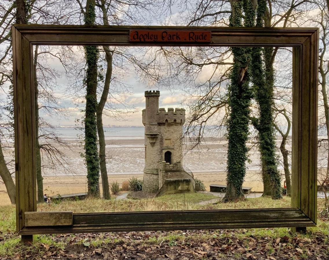 The Cote Is A Stunning Rural Barn Beach 3 Miles Ryde  Exterior foto