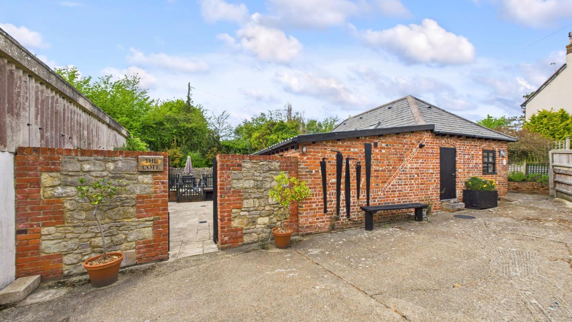 The Cote Is A Stunning Rural Barn Beach 3 Miles Ryde  Exterior foto