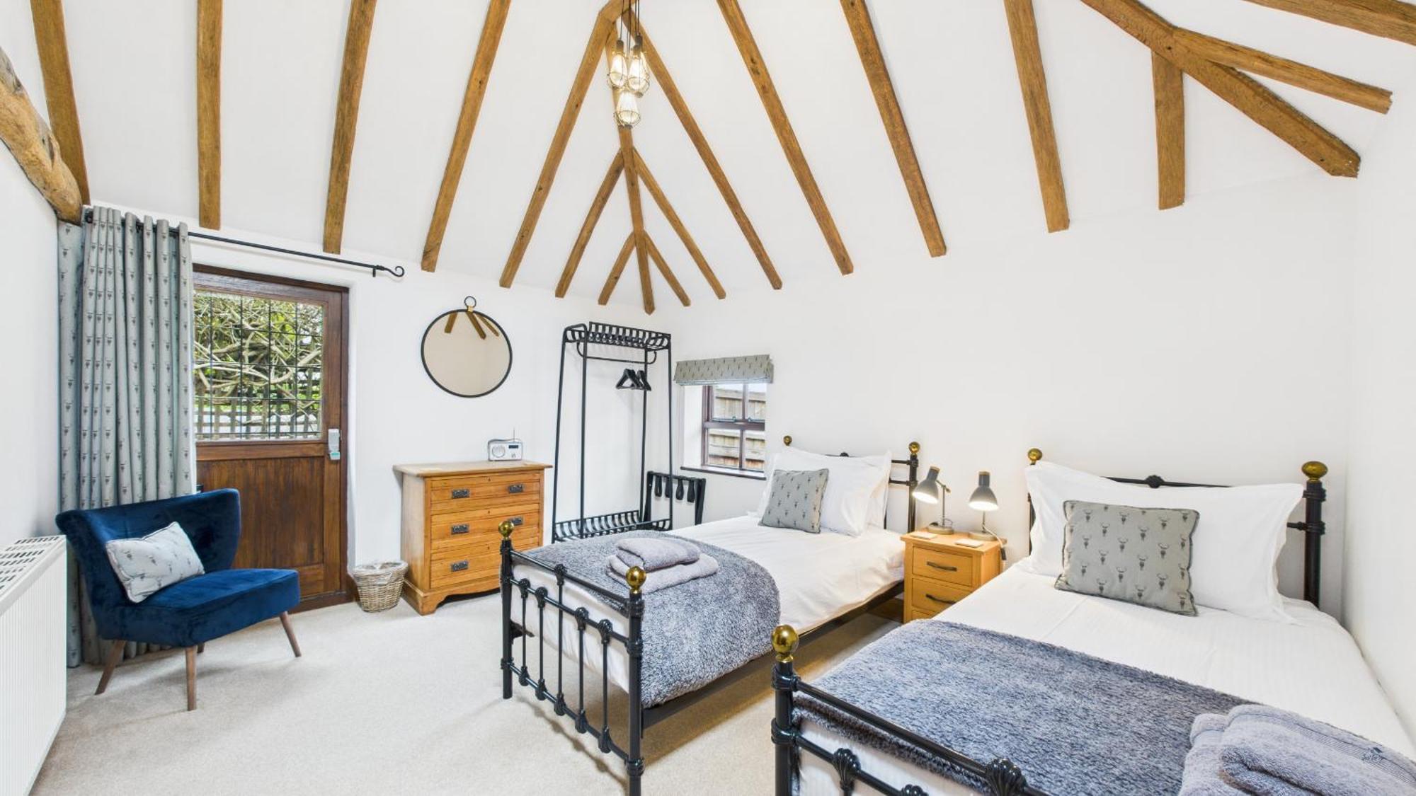 The Cote Is A Stunning Rural Barn Beach 3 Miles Ryde  Exterior foto